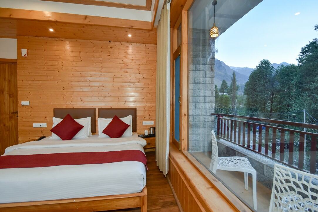 Super Deluxe Room at MR Villa Manali