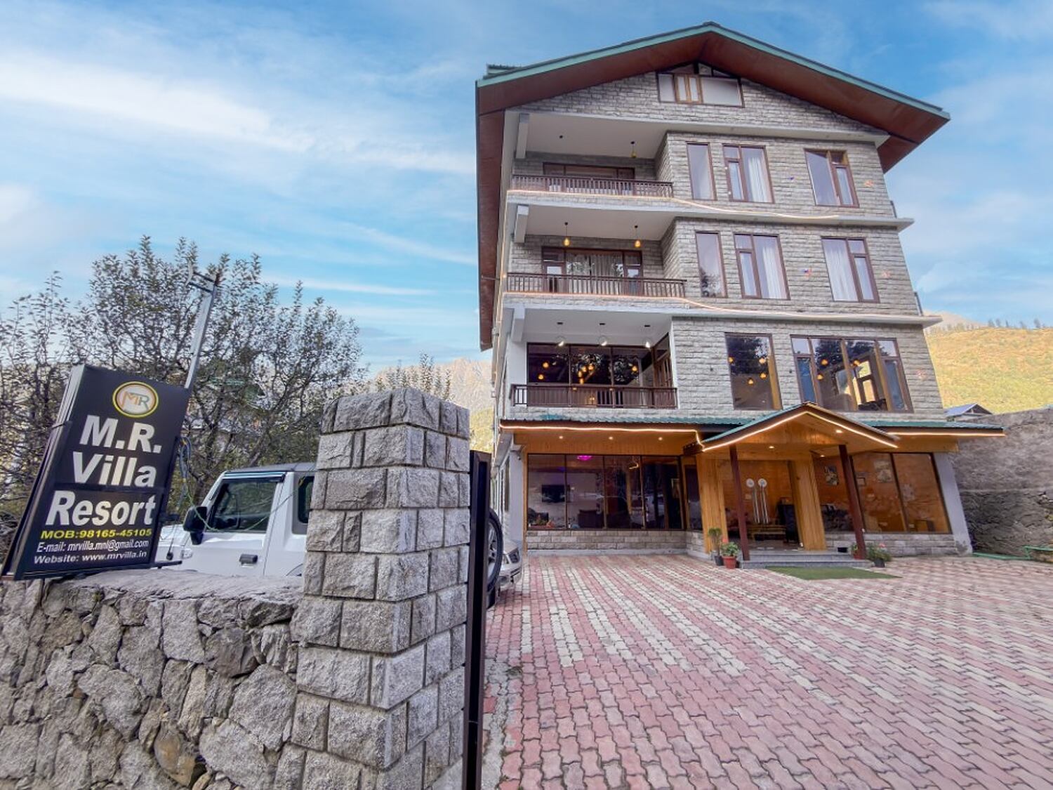 MR Villa Manali entrance